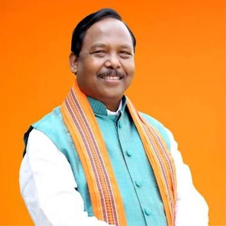 कृषि मंत्री रामविचार नेताम ने कहा -:प्लास्टिक बोतल वाली शराब से कैंसर होता है या नहीं, अनुभव लेकर ही बताऊंगा