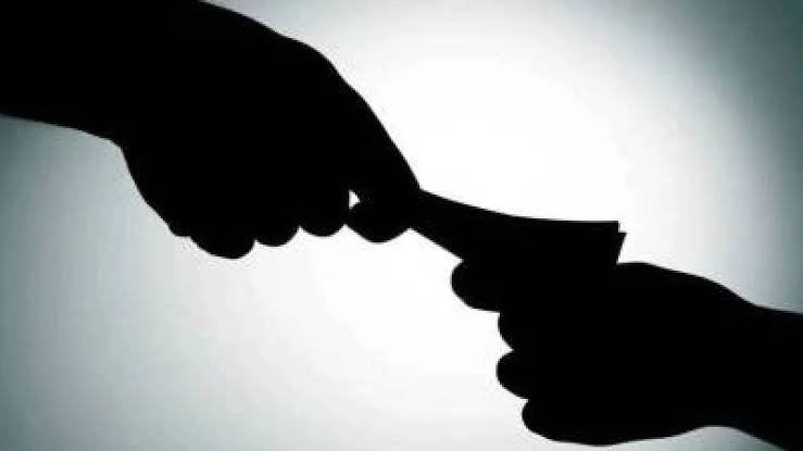 दुर्ग में रिश्वतखोरी पर बड़ी कार्रवाई: 50 हजार रुपये की मांग के आरोप में दो SI निलंबित, साइबर क्राइम टीम पर भी गंभीर आरोप