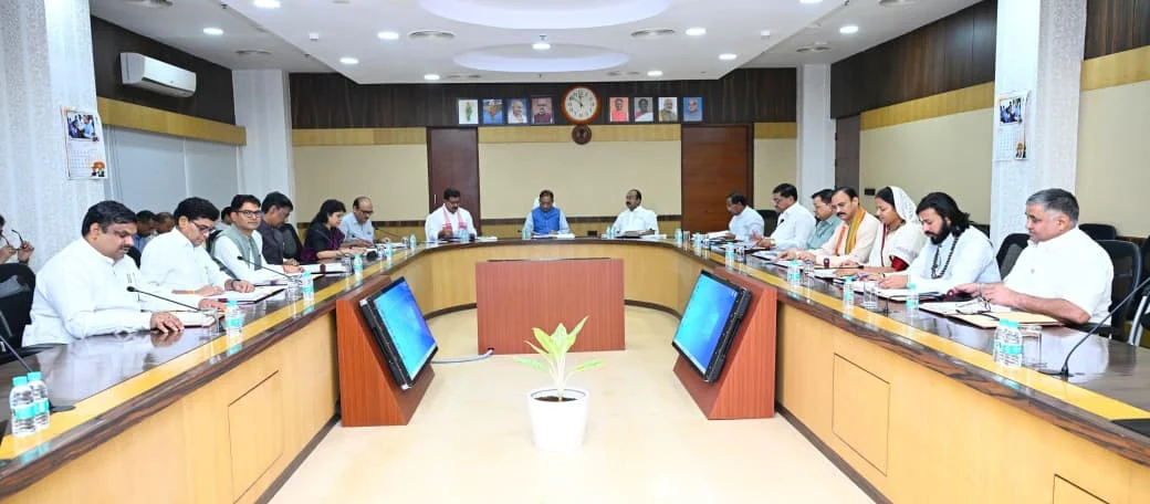 विष्णुदेव कैबिनेट की बैठक खत्म, इन अहम फैसलों पर लगी मुहर, पढ़िये सभी फैसले विस्तार से..